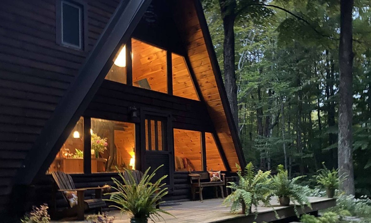 Rensselaerville Ski Chalet | Moonlit Chalet & Nature Sanctuary