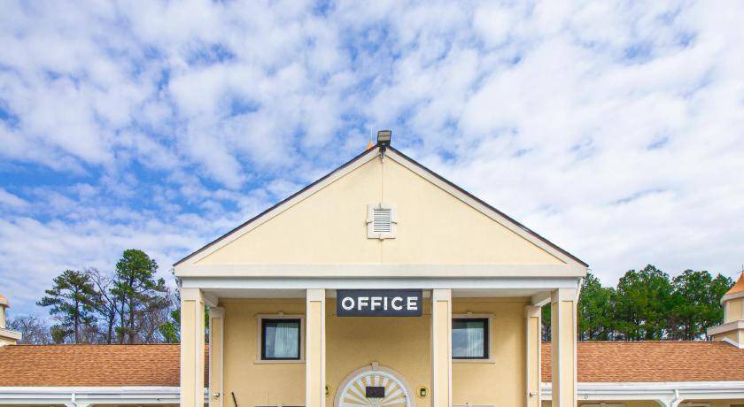 North Chesterfield Hotel | Motel ∙ 42 guests