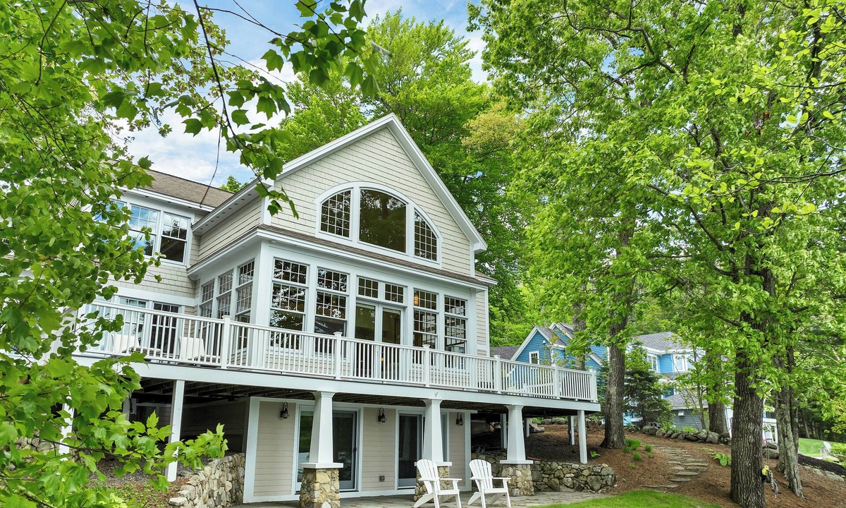 Moultonborough House | Moultonborough waterfront with amazing sunset views sleeps 12