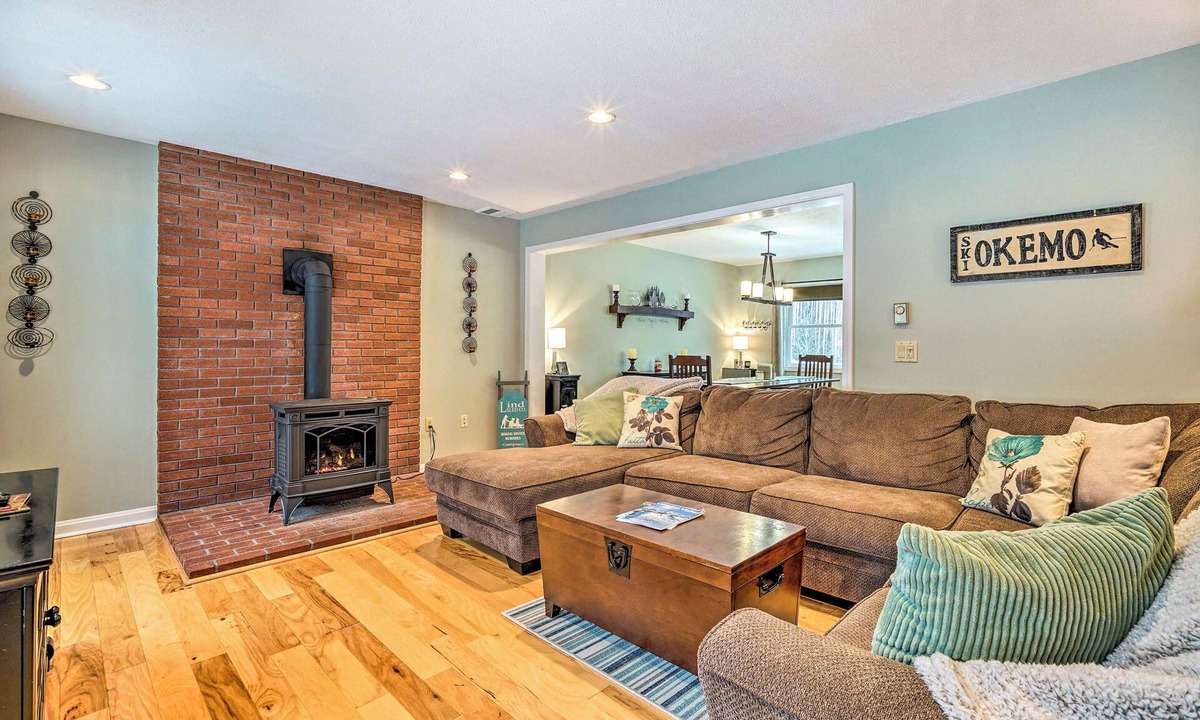 Mount Holly House | Mount Holly Vacation Rental w/Hot Tub!