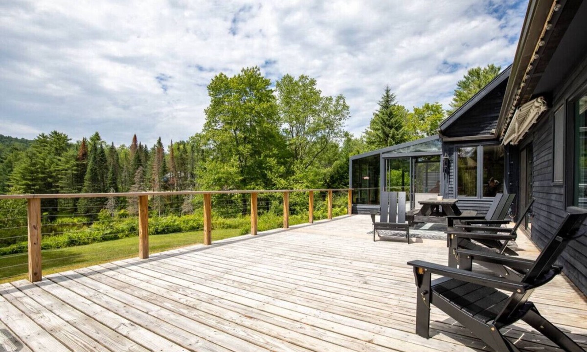 Moscow House | Mountain and Lake Views - Private Sauna - Game Room - Private Deck