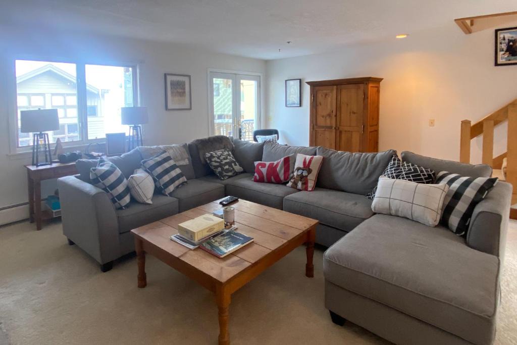 Stratton Mountain House | Mountain Reach 46