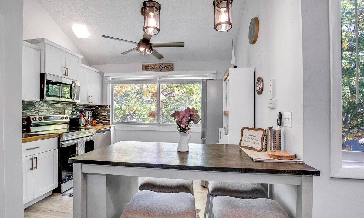 Campton Condo | Mountaineer's Cottage - Cozy Condo In The Gorgeous White Mountains 2 Bedroom Condo by Redawning