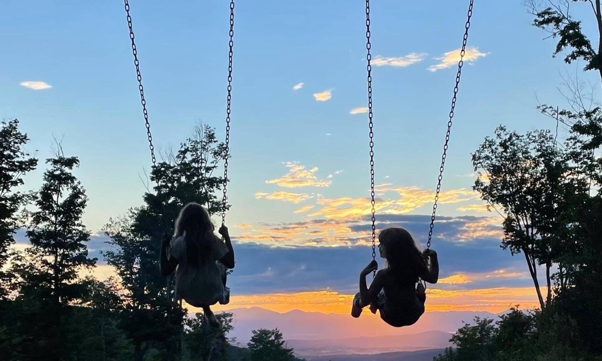 Bristol Cabin | Mountainside Cabin – Bristol, VermontnUnplug. Relax. Reconnect with Nature.