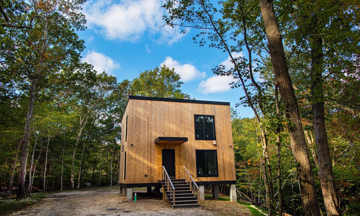 Wading River Cabin | Muwu in Wading River - secluded cabin with private beach and built in sauna