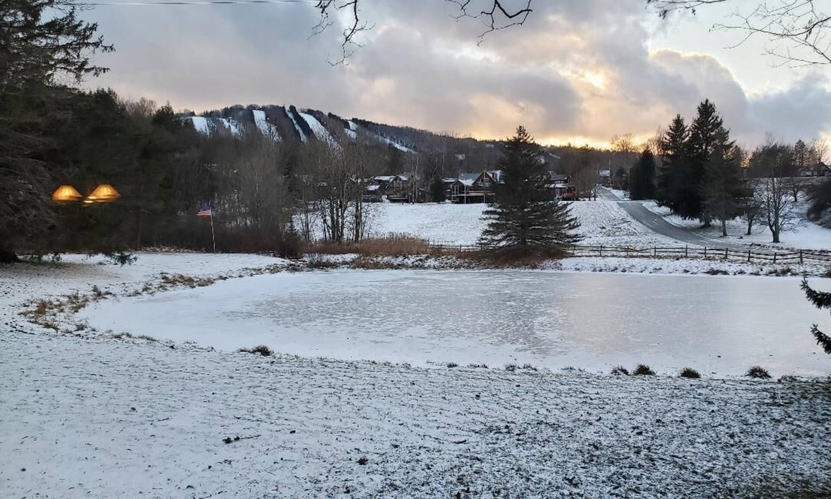 Union Dale House | New Elk Mtn Listing: Cozy family ski house - 2 min from Elk!