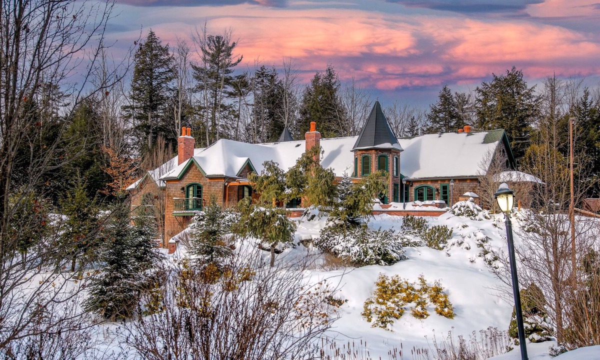 Bartlett Villa | NEW! Private Luxury Estate w/Mountain Views Close to Attitash/Hot Tub, Sauna