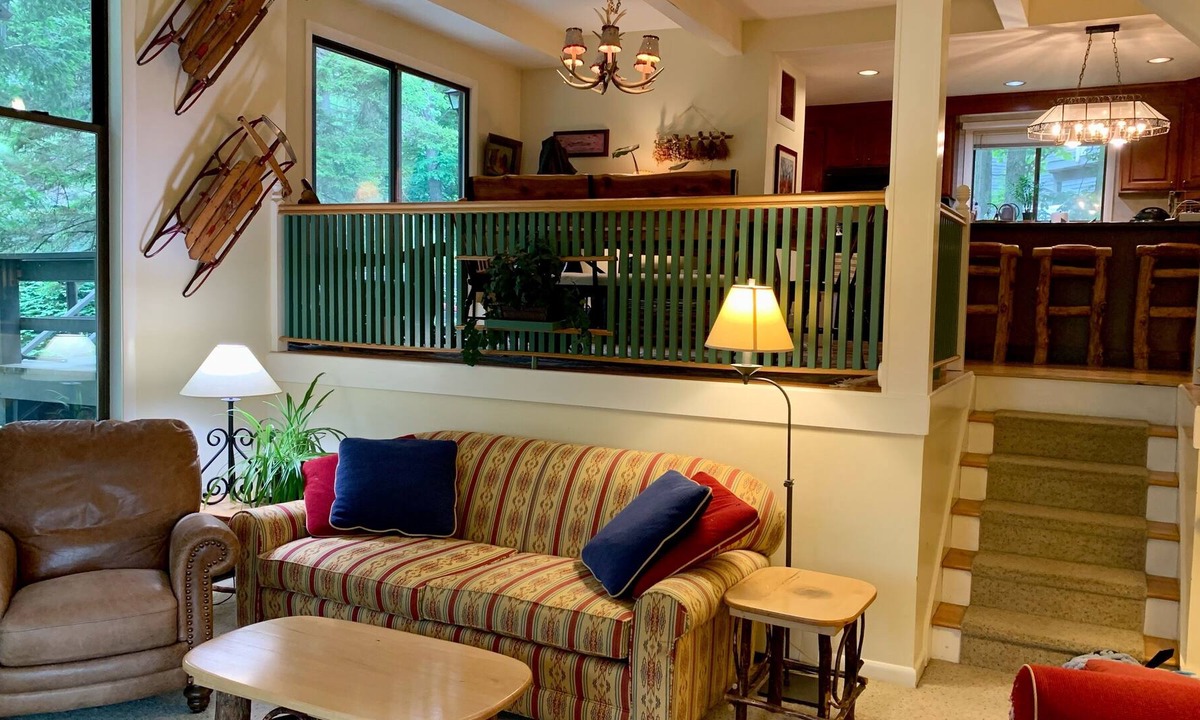 West Hartford Condo | New ski-on/ski-off premium stand-alone condo in heart of Quechee!
