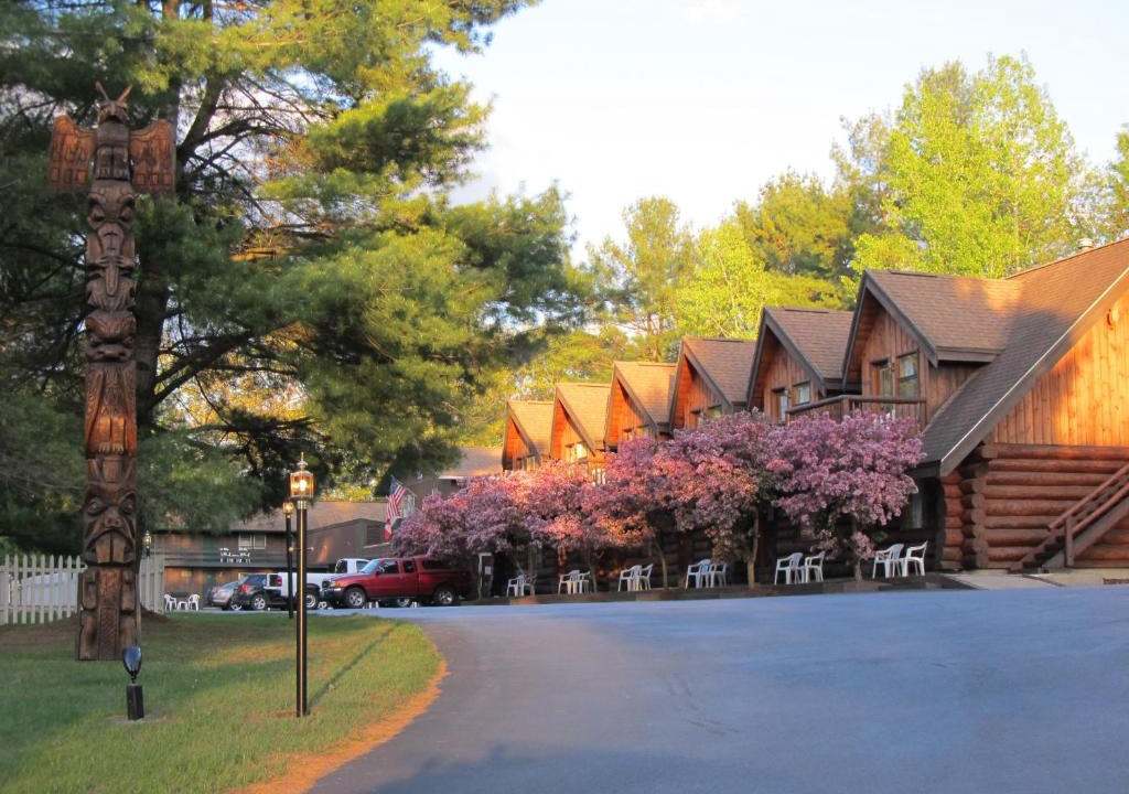 Woodsville Hotel | Nootka Lodge