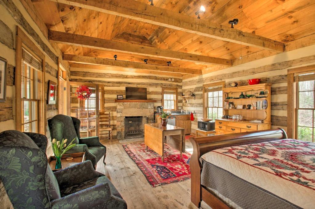 Free Union House | Numerous On-Site Trails Earlysville Wooded Cabin