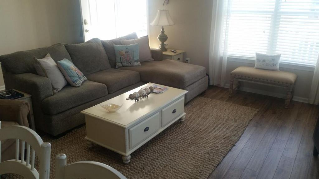 North Wildwood Apartment | NW411 East 4th Avenue, Unit B