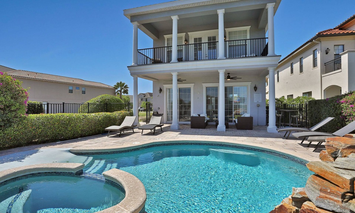 Reunion Villa | Oasis Villa | 5BR, 4.5 Bath Luxe Home w/Private Pool, Arcade, and Theater Near Orlando Theme Parks