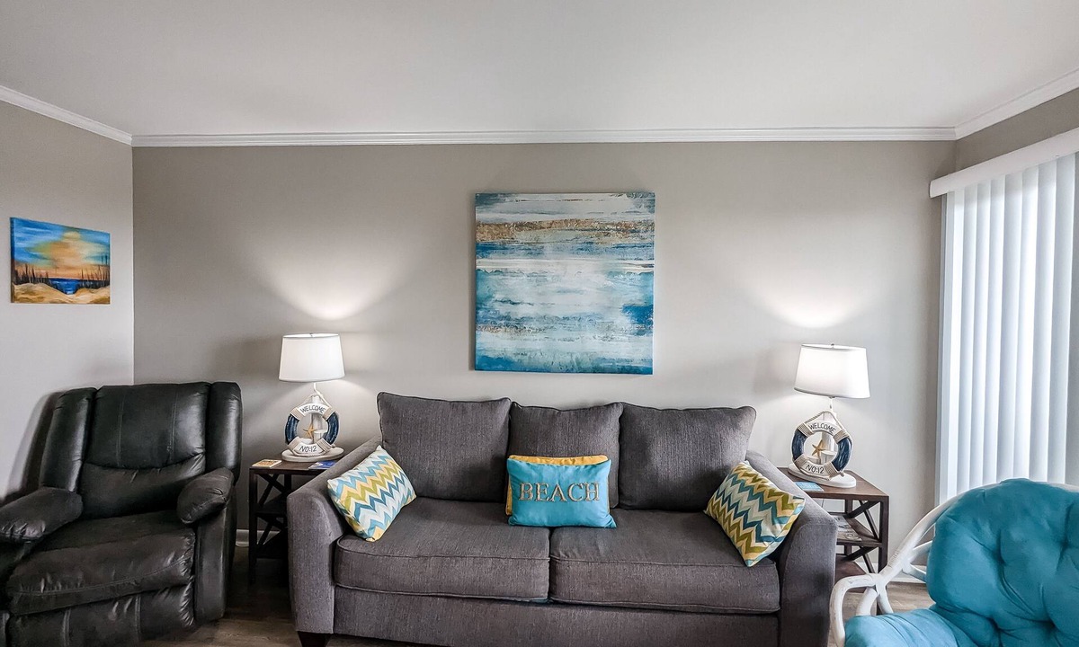 Morehead City Condo | Oceanfront, 1st-Floor Condo with Patio, WiFi, Washer/Dryer & Shared Pools/Grills