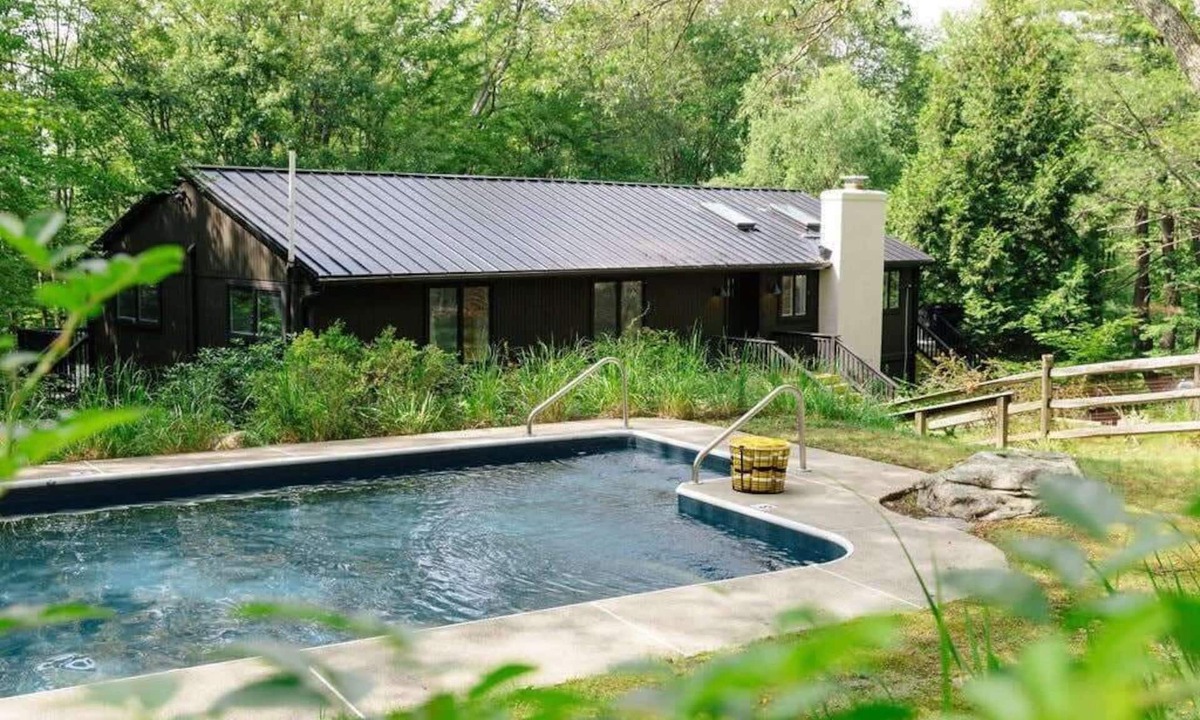 Copake Lake House | Olive Pit: Scenic Designer Retreat +Pool—Sleeps 12