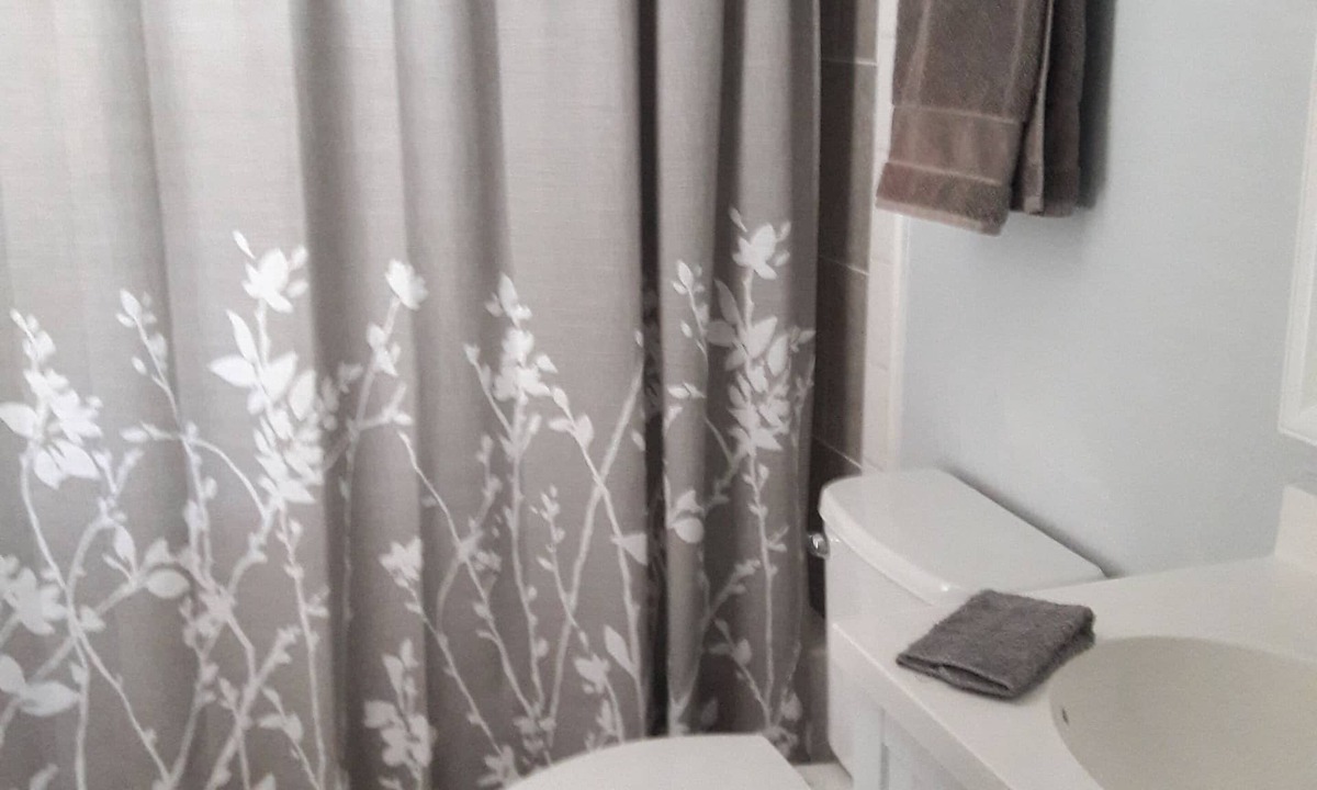 Hickory House | One Bedroom one Bath in a very nice and quiet neighborhood