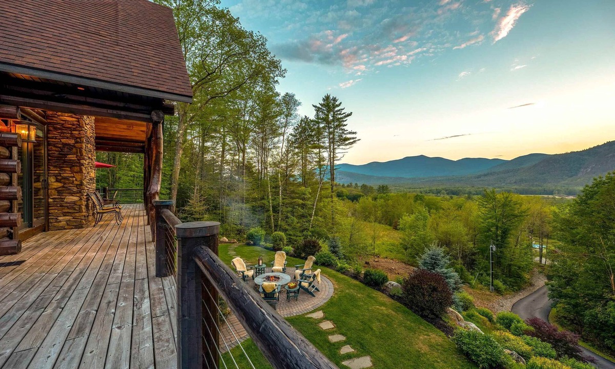 Intervale Ski Chalet | One-of-A-Kind Log Home in the Heart of the White Mountains NH