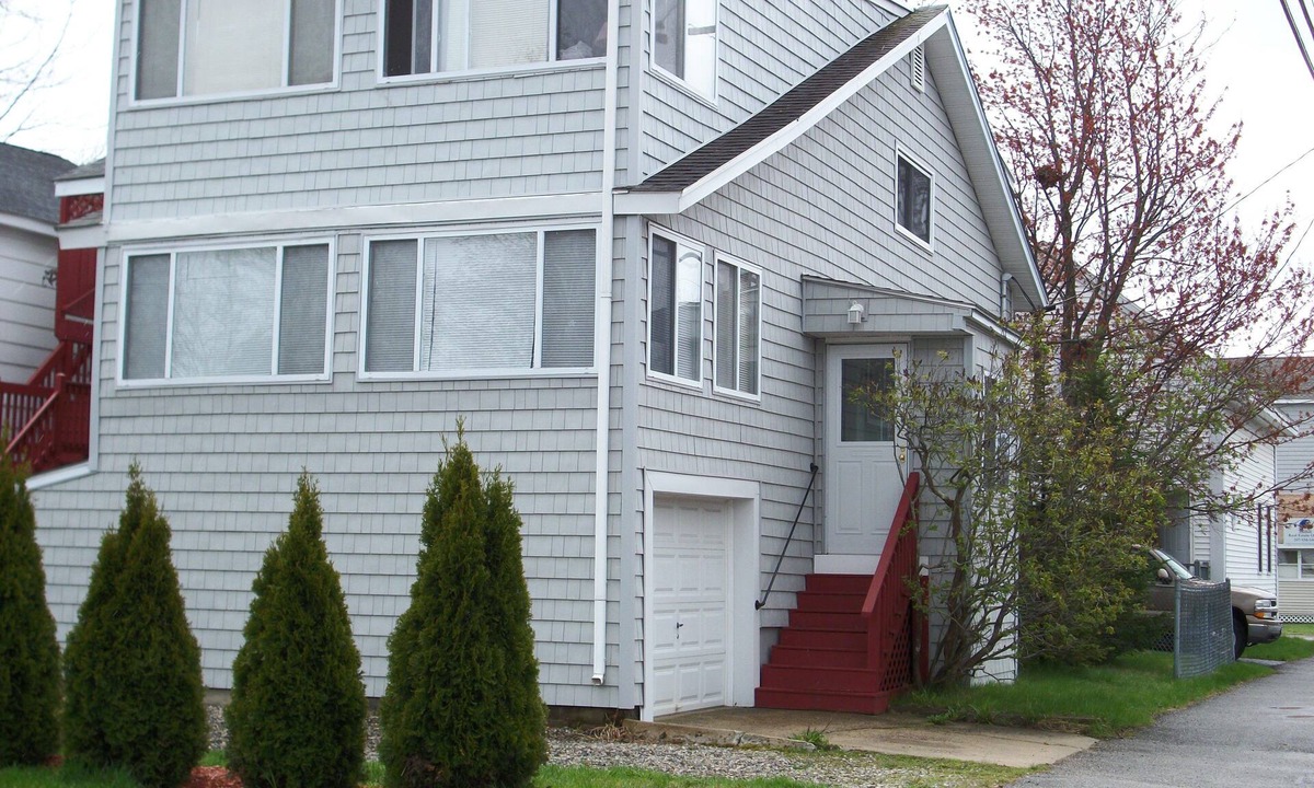 Ocean Park House | ONLY 6 HOUSE AWAY FROM BEACH AND SHORT WALK TO CENTERnOF TOWN.