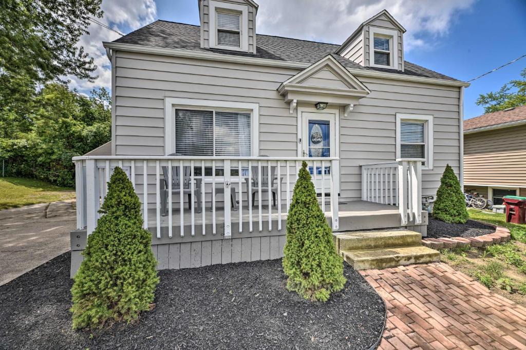 Orchard Park House | Orchard Park Home Less Than 2 Mi to Highmark Stadium!