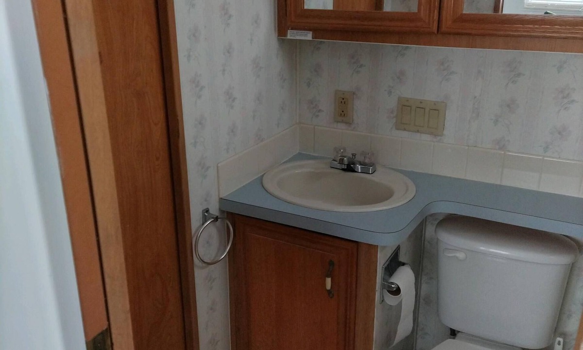 Perry House | Park unit #4 for rent by Silver Lake NY
