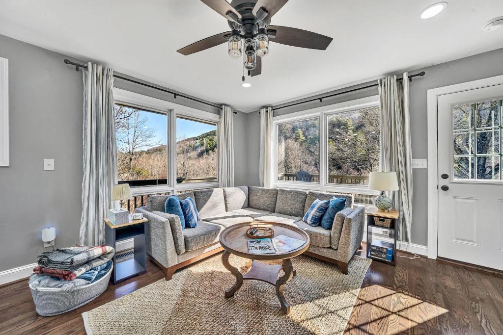 Fincastle House | Peaceful 3BR Escape With National Forest Access