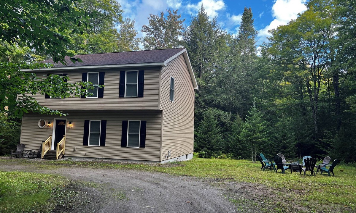 Inlet House | Peaceful Family Retreat – Spacious 4BR Home - 5 acres of forest