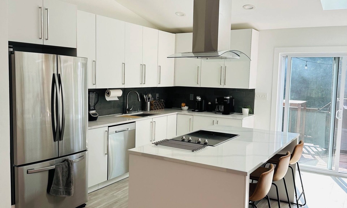 White Lake House | Peaceful Modern Getaway! 5 Min from Bethel Woods
