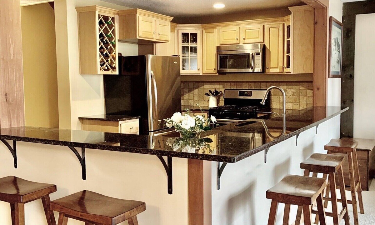 West Dover Condo | Perfect for family getaway, across from Mount Snow Mountain- Sleeps up to 12!