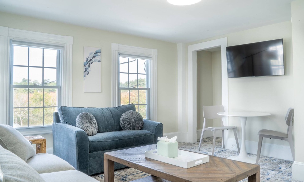 Hampton Hotel | Perfect second floor beachside family suite!