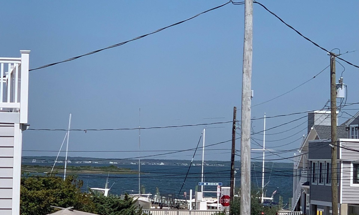 North Beach Haven House | Perfect spot! Cape Cod -1 block to beach and bay with views!