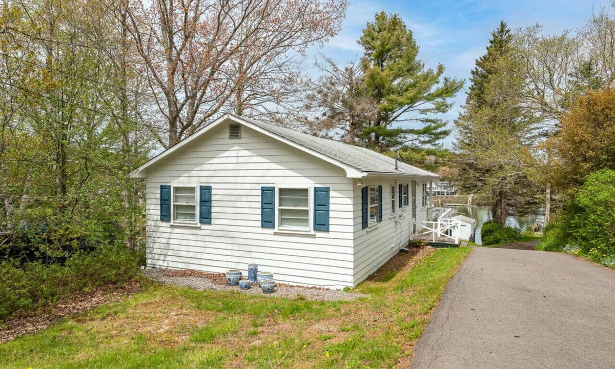 Southport Cottage | Periwinkle by Sea Maine
