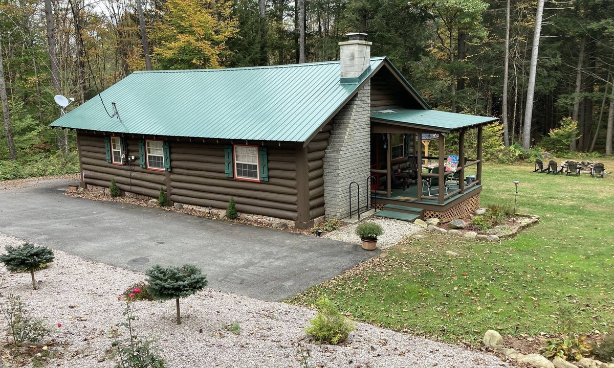Day Cabin | PET FRIENDLY Adirondacks Log Cabin! Lake George, Saratoga, SPAC, Sacandaga