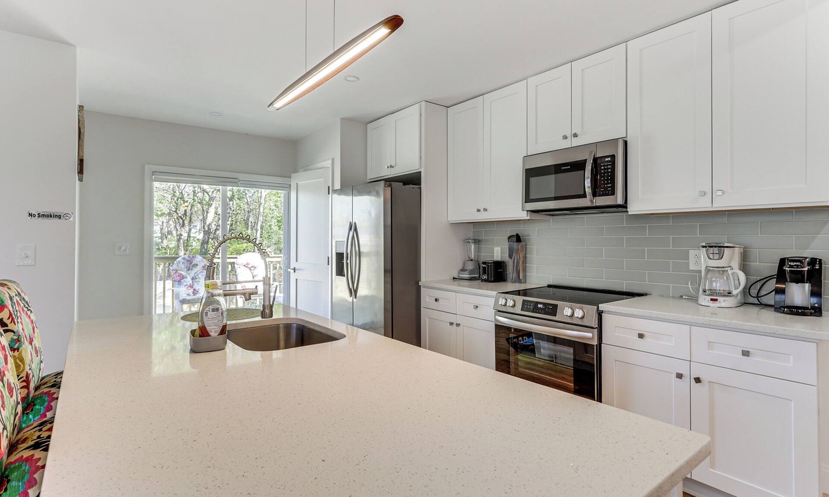 Avon Cottage | Pet-friendly Home w/Spacious Yard in Avon!