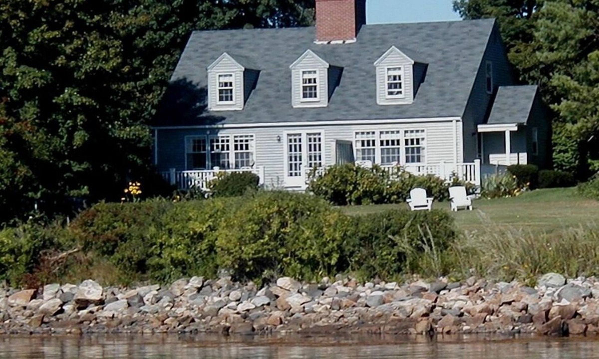 York House | Picturesque Waterfront Setting in York Harbor, Maine