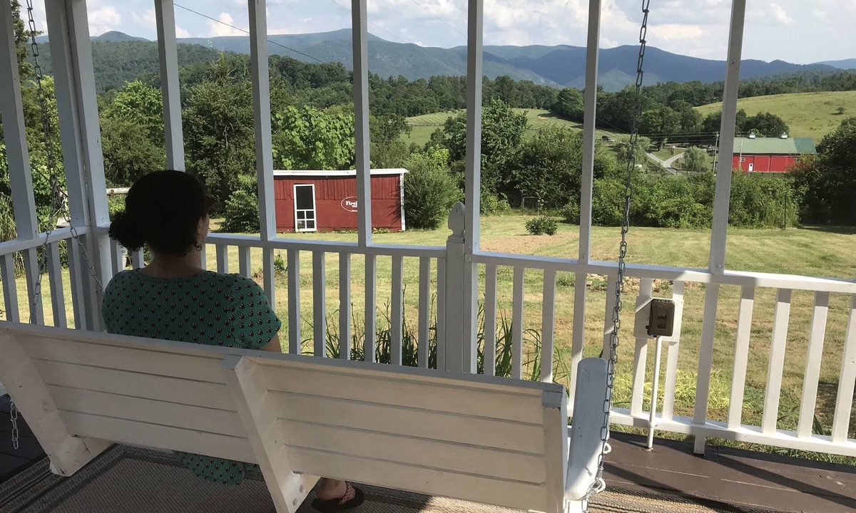 Glasgow House | Private 3 bedroom, 2.5 bath home on 2 acres overlooking the Blue Ridge Mountains