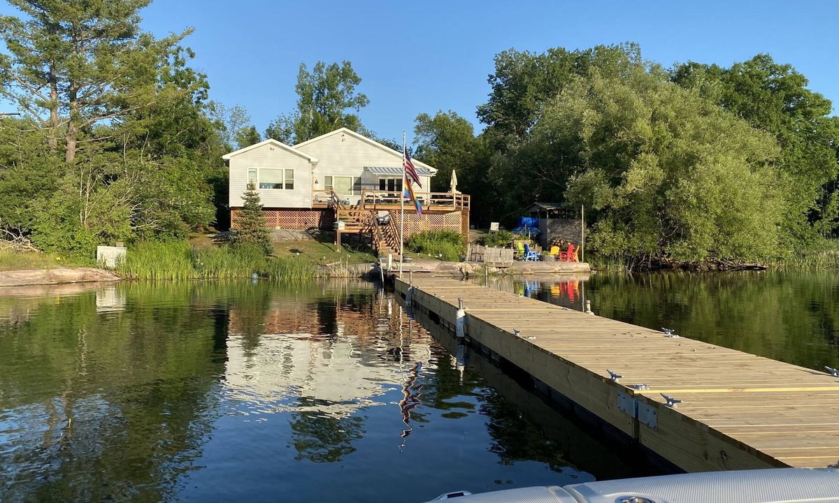 Grenell House | Private Home in the heart of the 1000 Islands!