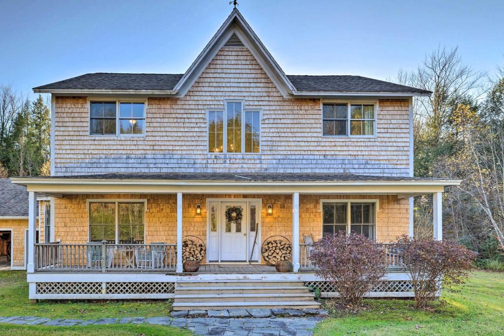 Montgomery Center House | Private Home with Hot Tub Near Jay Peak Slopes