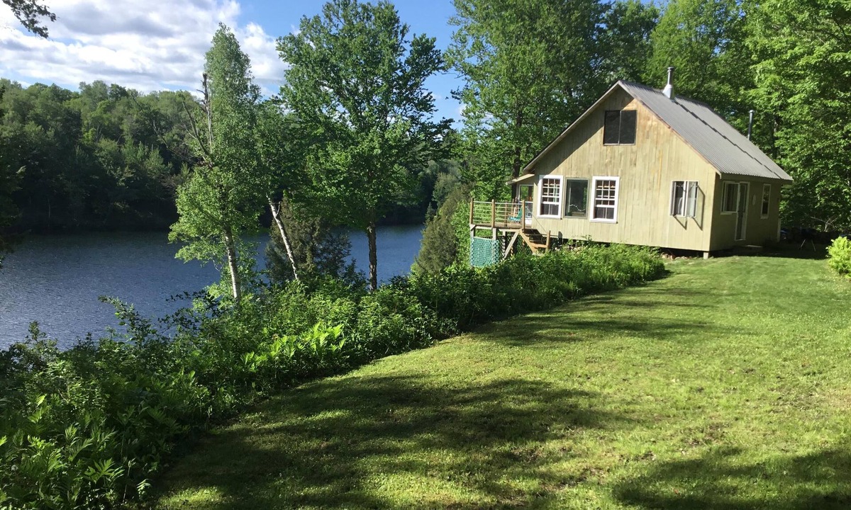 Eden Cabin | Private Mountain Pond Cabin