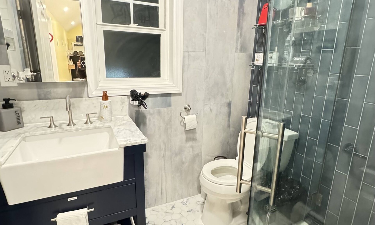 Bay Shore Apartment | Private Queen BedRm Pet Pally, Work, Events, LTR, MTR, STR