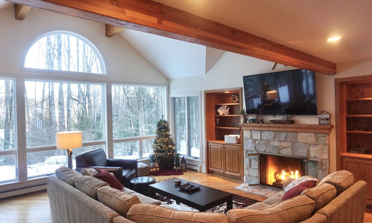 Bartlett House | Private, Spacious, Sunny Retreat on the Ridge
