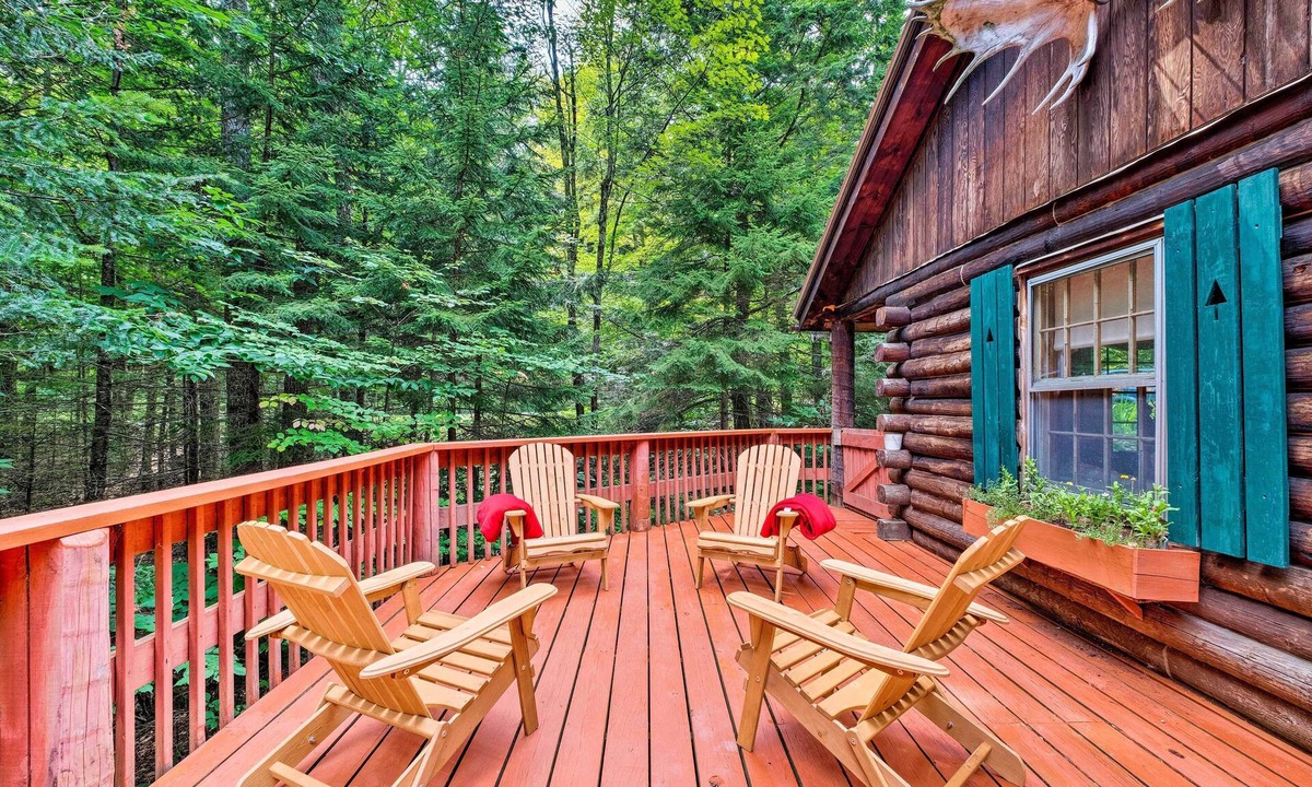 Wilmington Cabin | Private Wooded Cabin: 7 Mi to Mount Snow!