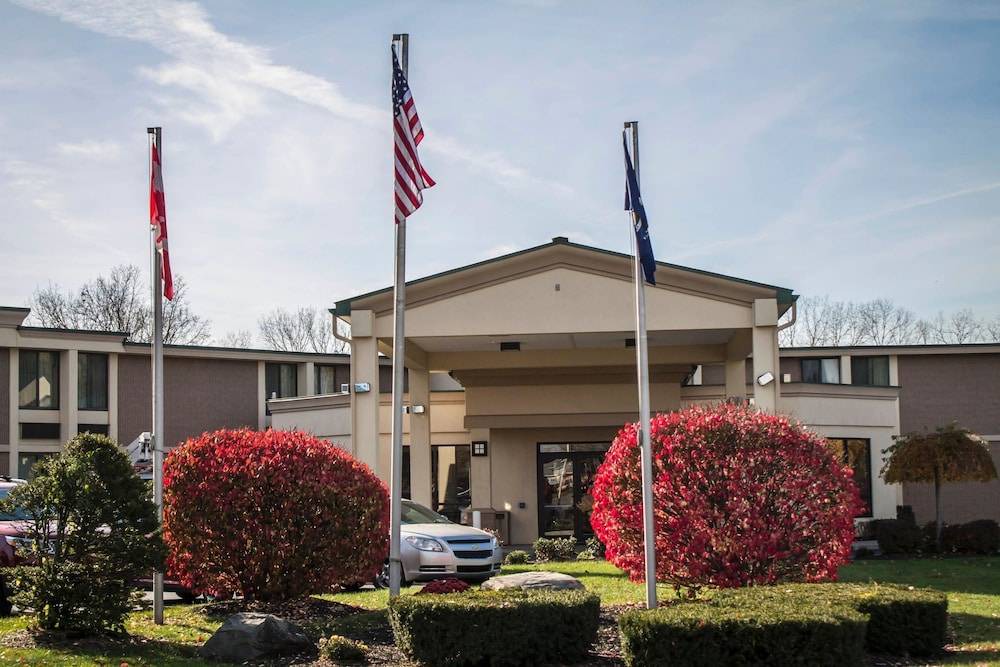 Colonie Hotel | Quality Inn Central
