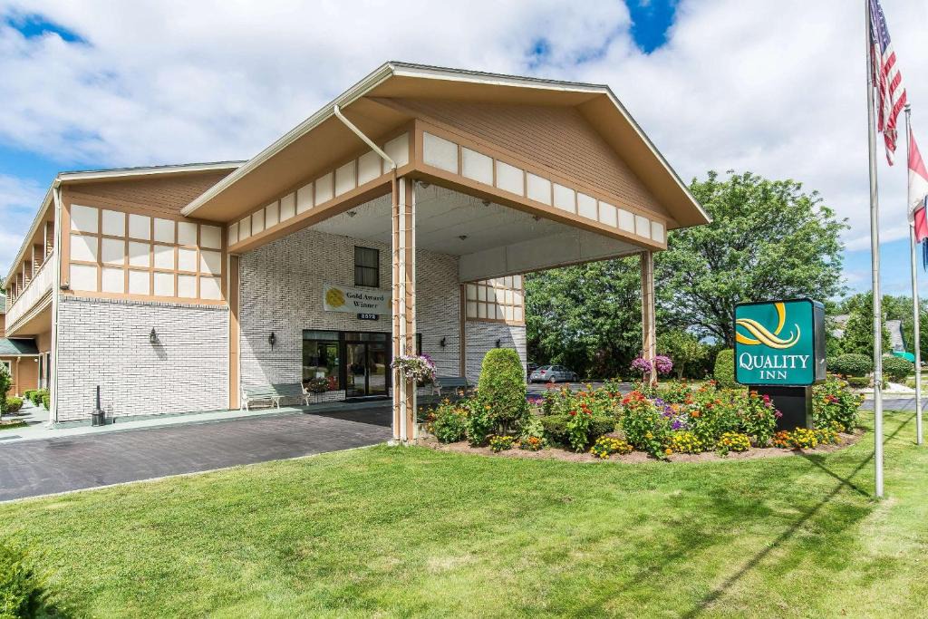Shelburne Hotel | Quality Inn Shelburne - Burlington