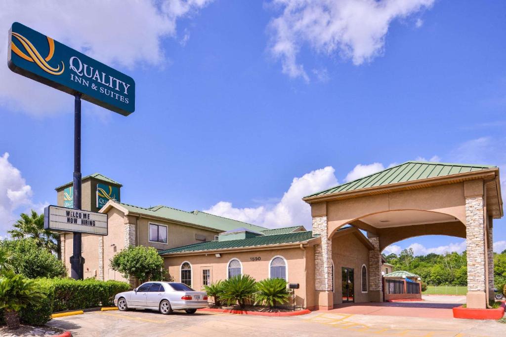Beaumont Hotel | Quality Inn & Suites Beaumont
