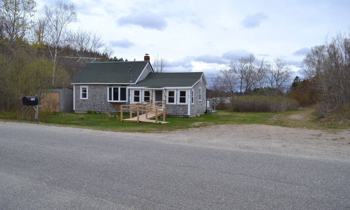 Steuben Cottage | Quiet and Cozy Seaside Cottage with Amazing Sunsets