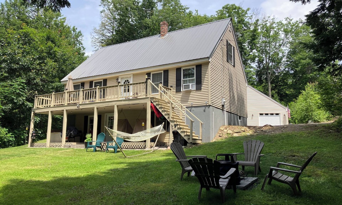 Weeks Mills House | Quiet and private lake front home with hot tub