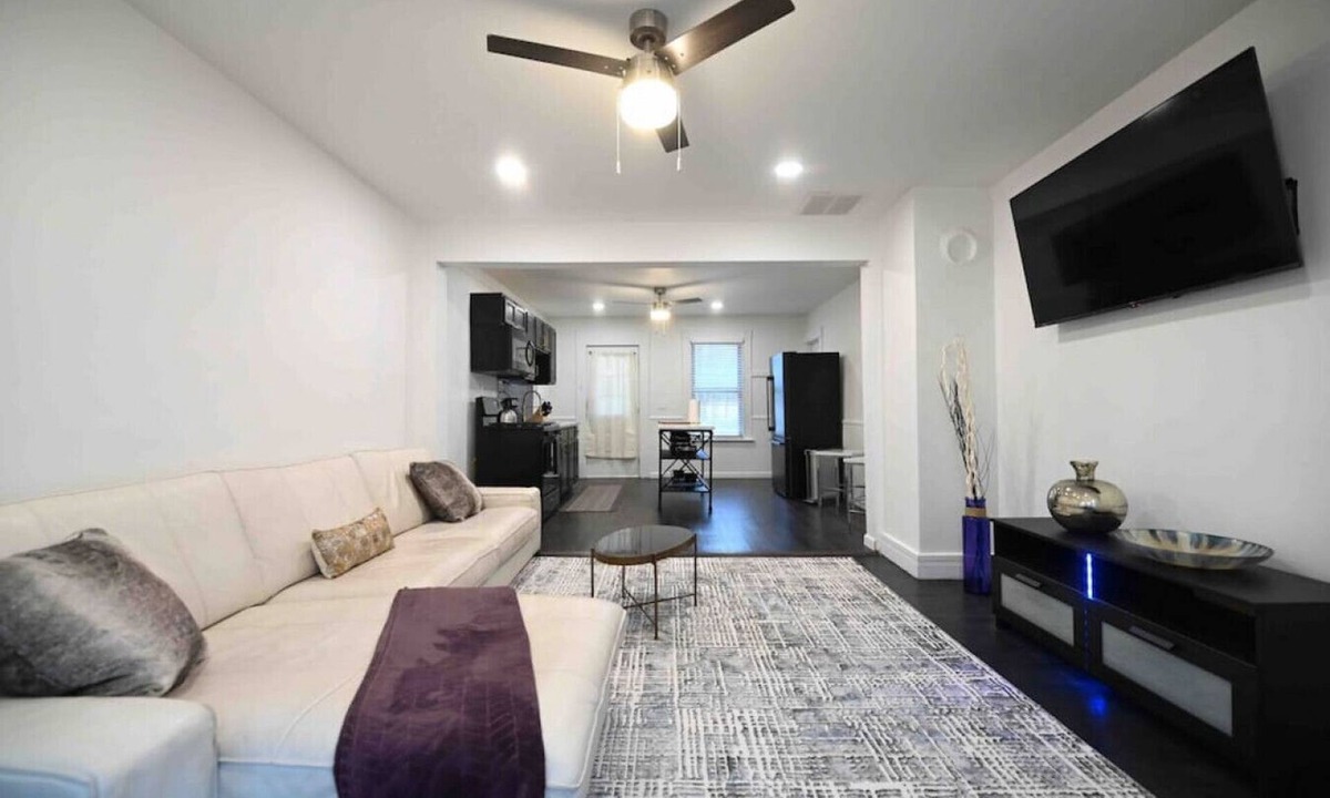 Ansonia Apartment | Renovated 2 bedroom entire apartment w/parking
