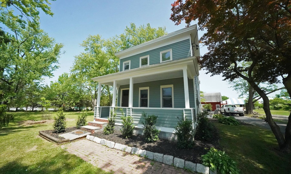 Saugerties House | Renovated home with spa access Steps from Cantine Field/HITS