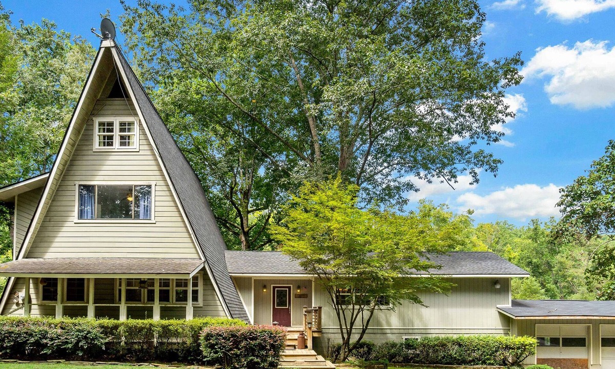 Lake Lure House | River Rest - On the Broad River, Canoe, Fire Pit!