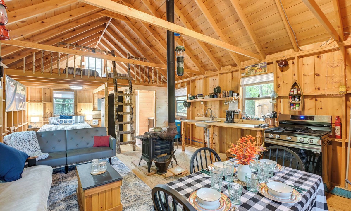 Olamon Apartment | Riverfront Greenbush Studio w/Porch & Views!