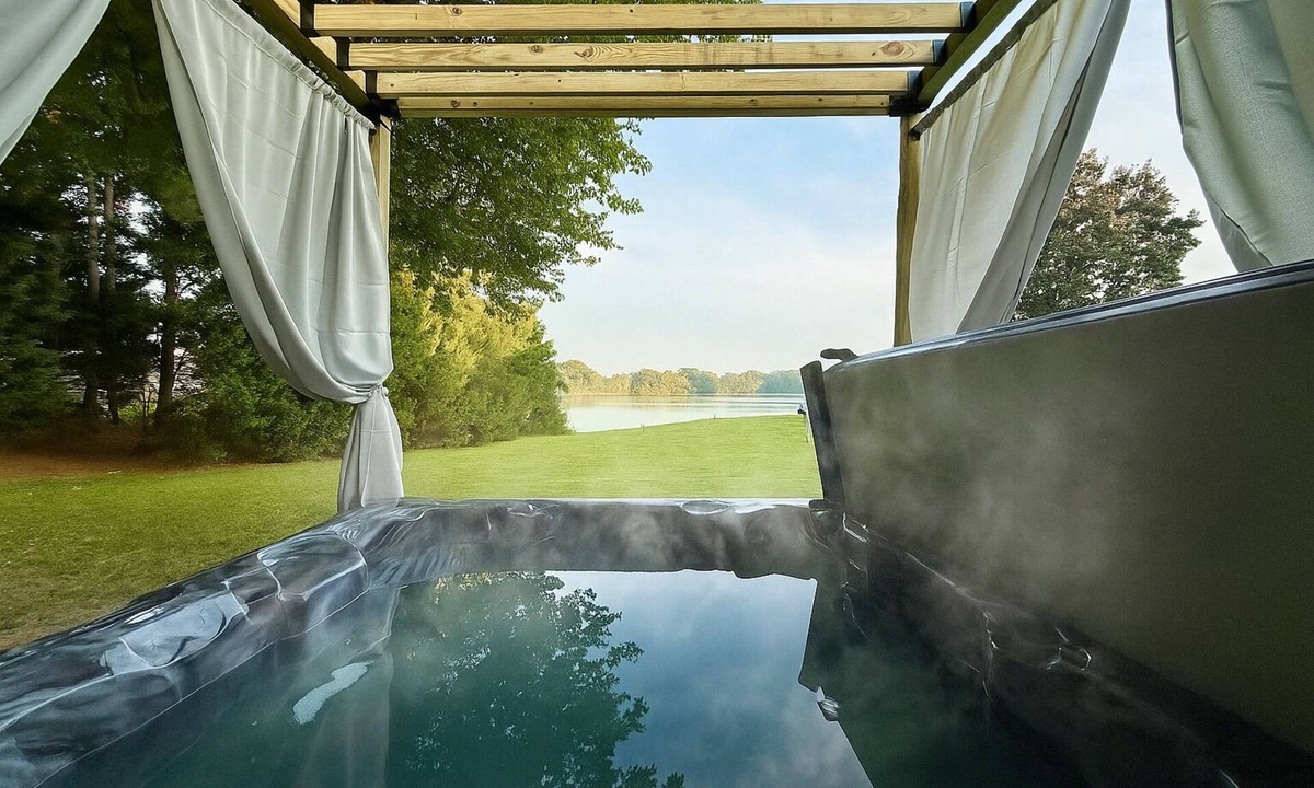 Hague House | Riverside Retreat/Fire-pit/Oak Tree Dining